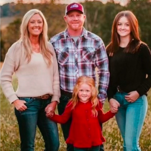 Meet your Posher, Amanda - Picture 2 of 2